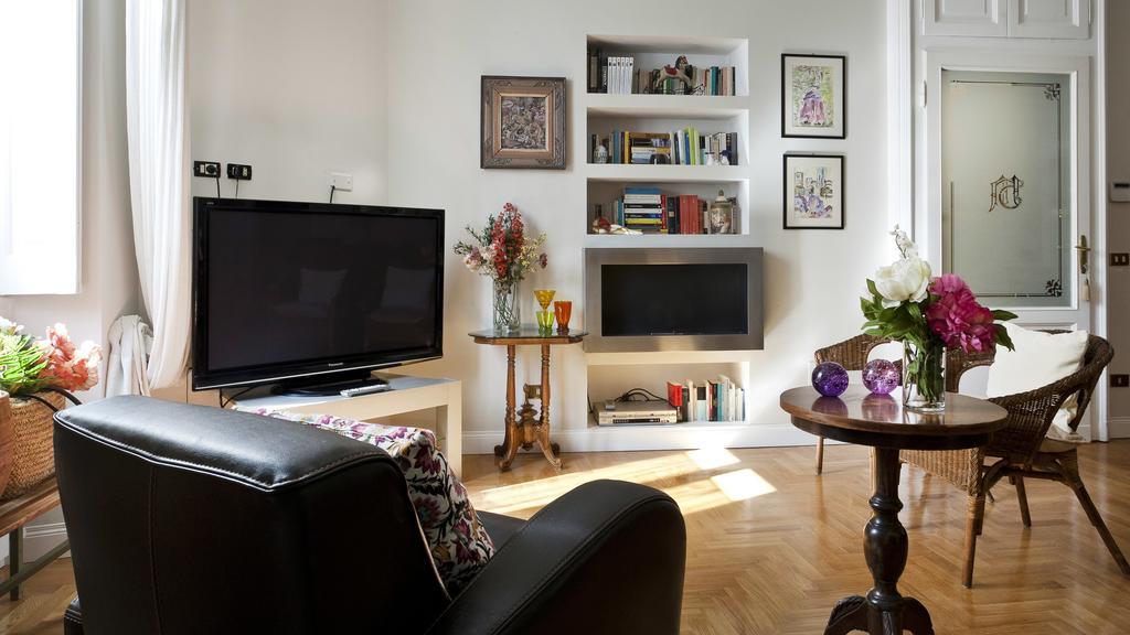 Italianway - Vigano Apartment Milan Bagian luar foto