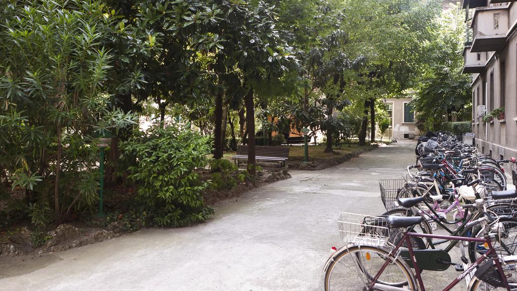 Italianway - Vigano Apartment Milan Bagian luar foto