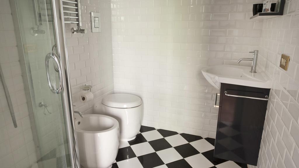 Italianway - Vigano Apartment Milan Bagian luar foto