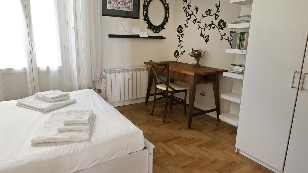 Italianway - Vigano Apartment Milan Bagian luar foto