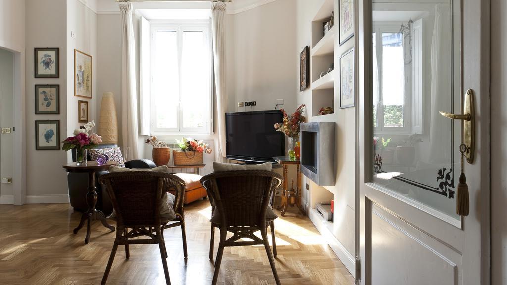 Italianway - Vigano Apartment Milan Bagian luar foto